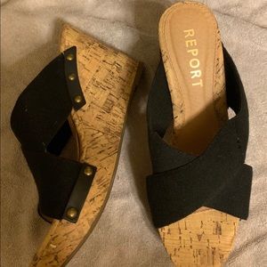 Report women’s wedge sandal